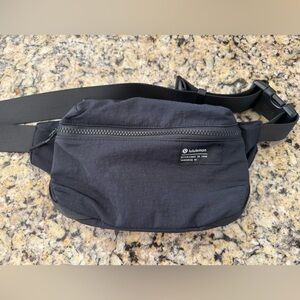 Lululemon Clean Lines Belt Bag 2L